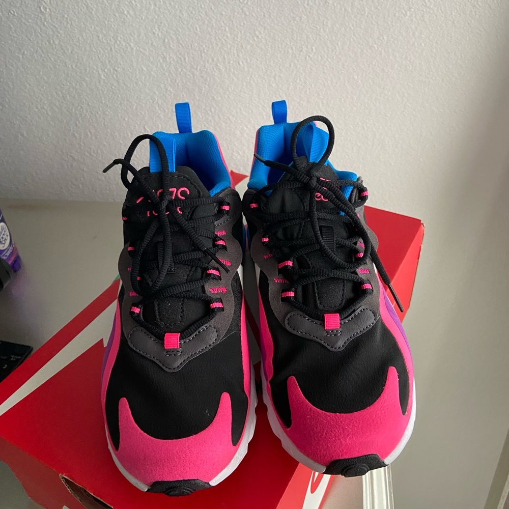Womens Nike 270 React